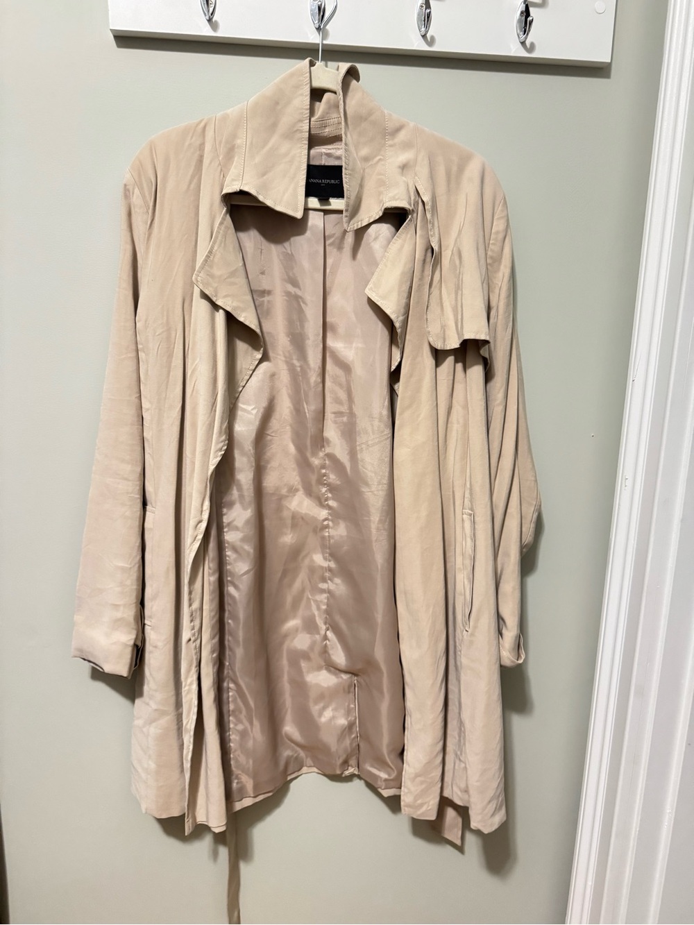 Banana Republic Belted Trench Coat in Beige